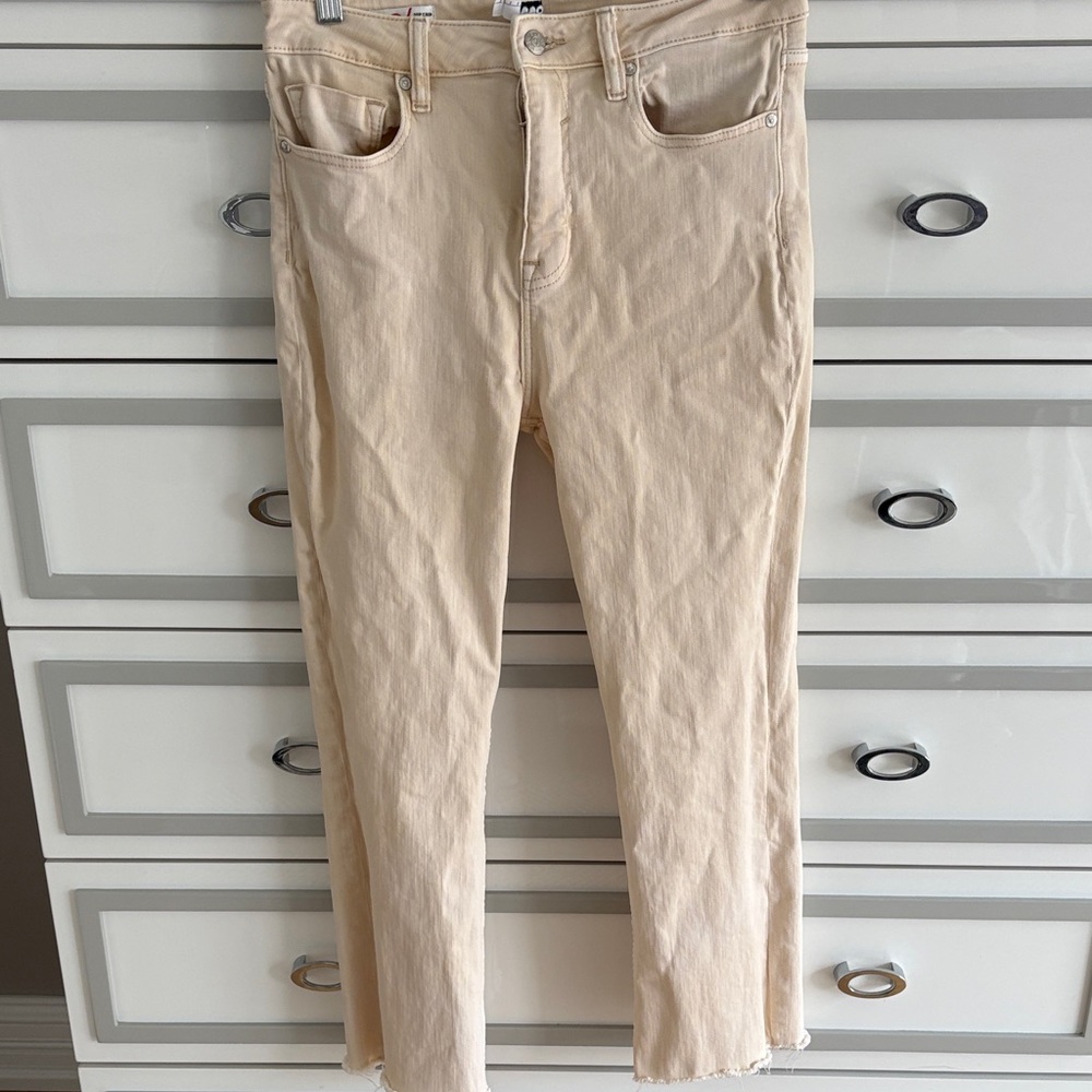 Vigoss Cream High-Waist Straight Jeans
